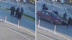 VIDEO: Ženu srazilo na přechodu auto. Při čekání na sanitku ji srazilo další
