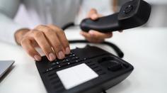 Koronavirus: Důležitá telefonní čísla! Sháníte pomoc? Přehled kontaktů