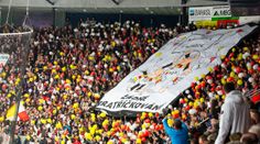 Fanoušci Hradce měli zbít a okrást příznivce rivala. Pardubice oběti odškodní