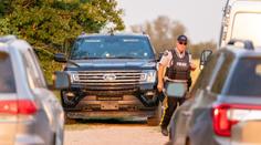 Policie zadržela druhého podezřelého z útoků v Kanadě. Krátce poté zemřel