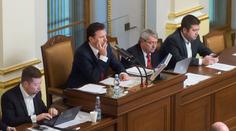 Poslanci odjeli na prázdniny! Schvalovat zákony budou až v září