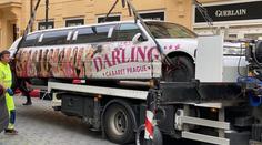 Strážníci si vzali velké sousto! Obří limuzína se ale odtahu nevyhnula
