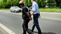 Honička v Liberci: Zfetovaný Němec projel zátarasy, pak boural