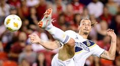 Velká paráda: Ibrahimovic dal 500. gól v kariéře. Jako karate, píší mu!