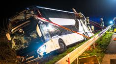 Další vážná nehoda autobusu v Německu. Přes dvacet lidí je zraněných