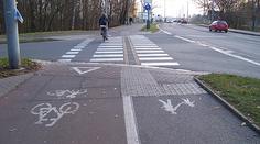 Pravidla určí, jak předjíždět cyklistu. Ale víte vůbec, kdy (ne)má kolo přednost?