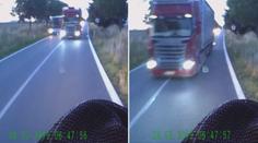 Kamioňák ohrozil protijedoucí auto, do střetu chyběly centimetry! VIDEO