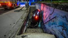 Děsivá nehoda policisty v centru Košic. Skončil s autem v podchodu
