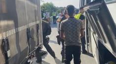 Policie na D1 zadržela auto s 58 migranty. Řidič se dal na útěk