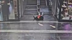 VIDEO: Drzost lidí nezná meze. Mladíka okradli při epileptickém záchvatu