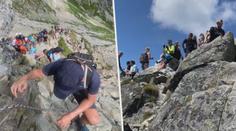 VIDEO: Kam se hrabe Václavák. Davy turistů zaplavily Tatry, na výstup se tvořily fronty