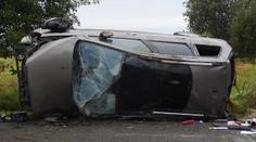 Auto při nehodě narazilo do dvou stromů, řidič srážku nepřežil