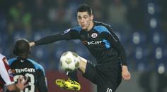 VIDEO: Fotbalista se báječně trefil, jenže do vlastní branky