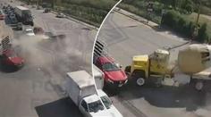Strašidelná nehoda: Rozjetá míchačka letěla ulicí, smetla vše, co jí stálo v cestě