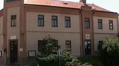 Zloději v Rychnově vykradli sídla KSČM a ČSSD