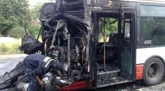 V Praze hořel autobus, cestující utekli