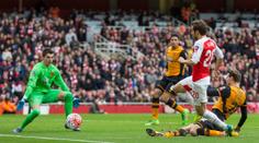 Petr Čech se jenom díval, jak brankář soupeře vychytal Arsenal!