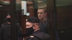 Navalnyj je v nemocnici. Jeho spolupracovníci se bojí nejhoršího