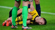 Hororové zranění opory BVB. V akci sanitka, kouč se obává nejhoršího