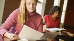 Učitel chtěl studentům pomoct se seminárkou. Dal jim citlivá data