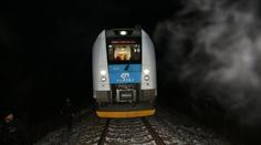 Na kolej v Hradci někdo dal kameny. Vlak do nich najel ve 100kilometrové rychlosti