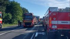 Tragická nehoda uzavřela dálnici D11. Tvořily se dlouhé kolony