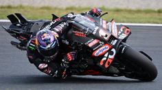 Ošklivý pád šampiona Martína. Při sprintu MotoGP si zlomil klíční kost, smetl i Bezzecchiho