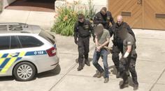 Muž měl vyhrožovat policistům i úředníkům. Zadržela ho zásahovka