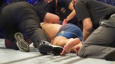 Nechutné zranění v UFC. Fighter si ošklivě zlomil nohu, musel na nosítka