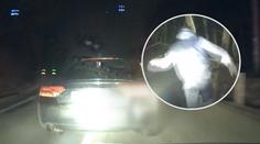 Cizinec problikával hlídku, policii se snažil vytlačit ze silnice! VIDEO