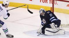 Pavelec vychytal výhru Winnipegu, Palát si připsal gól a asistenci!