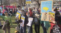 Zastavte Putina, postavte se válce, žádá Navalnyj. Rusové protestují proti invazi