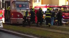 Tramvaj v pražské Libni srazila dítě. Školačka skončila v nemocnici