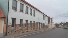 Vratěnín přestaví vybydlenou školu na byty. Obci pomohly státní dotace