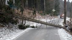 Na Česko udeřila zima. Teploty klesly pod -10 °C, dopravu komplikují nehody