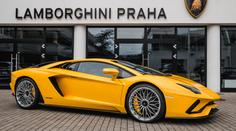 Nový Aventador S už je k vidění v Praze. Máte volných devět milionů?