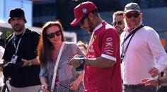 Hamilton: Jsem úplně k ničemu. Tým asi potřebuje vyměnit řidiče