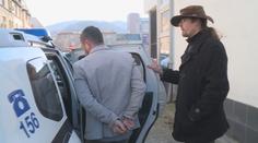 Strážník měl pěstí mlátit opilce na nádraží. Teď se zpovídá u soudu