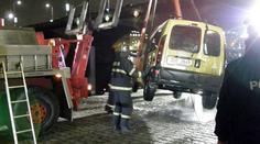 Po srážce dvou aut na Českokrumlovsku skončilo jedno ve Vltavě