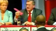 VIDEO: Umělý penis překvapil kandidáta na polského prezidenta