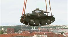 Nad Prahou létal tank. Jak je to možné?