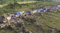 Zkáza v délce 26 km. Letecké záběry ukazují cestu tornáda jižní Moravou