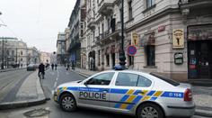 Policisté zachránili život muži, který se před jejich zraky oběsil