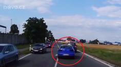 Několikrát ohrozil sanitku! Jela zachránit pacienta, přitížilo se mu