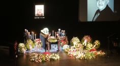 Lidé se rozloučili s Mariánem Labudou (†73). Přišel i věrný Otík