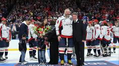 895. NHL se klaní rekordmanovi Ovečkinovi. Gratulovali i Pastrňák a Gudas