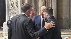 Svět se baví u videa Trumpa a Macrona. Naprostá legenda, píší o prezidentu Francie