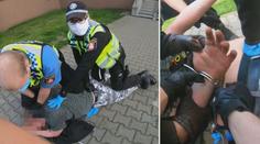 Choval se jako zvíře. Muž v Brně vyl jako vlk, strážníka chtěl pokousat