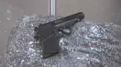 Pistole agenta 007 i helma z Top Gunu. Věci z filmů jdou do dražby