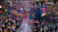 Tisíce lidí, alkohol a bujaré oslavy: Takhle slavila Barcelona titul!